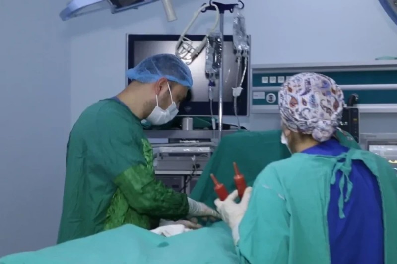 Plastik cərrahlara saxta yolla sertifikat verilməsi ilə bağlı araşdırma aparılır
