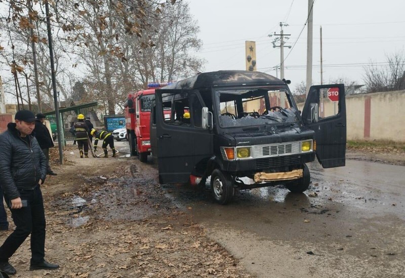 Azərbaycanda sürücü sərnişin avtobusunu yandırdı – FOTO