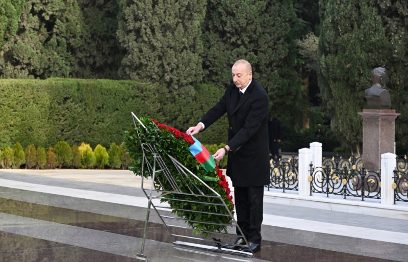 Prezident və xanımı Heydər Əliyevin məzarını ziyarət etdilər -FOTOLAR