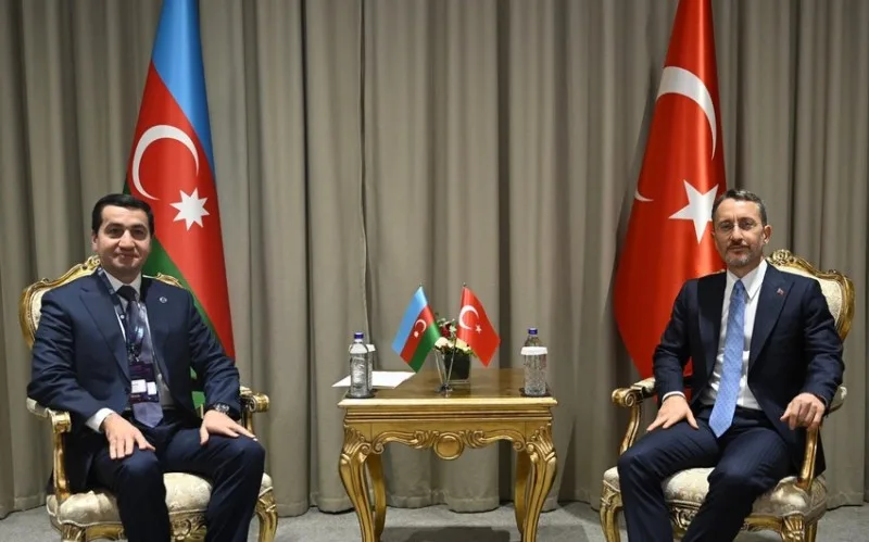 Hikmət Hacıyev Fəxrəddin Altun və Akif Çağatayla Cənubi Qafqazı müzakirə edib