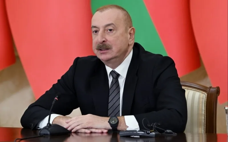 "Yenə də Makronun qulaqları görünür, adam ölkəsində otura bilmir" - Prezident