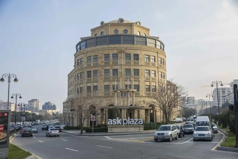 Bakıdakı məşhur plaza BAĞLANIR