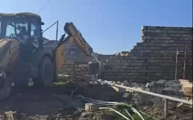 Daha bir qanunsuz tikili söküldü