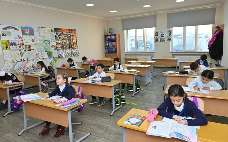 Azərbaycan məktəblərində müəllim və şagirdlərin sayı açıqlanıb