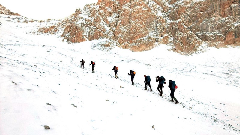 İtən 2 alpinistin cəsədi 5 gündən sonra tapıldı