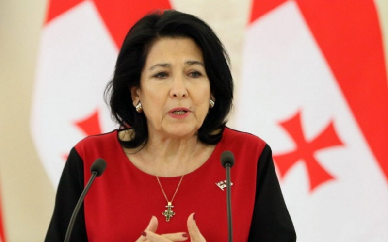 Salome Zurabişvili prezident iqamətgahını tərk edib