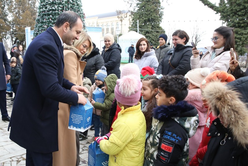 AHİK uşaqları sevindirdi - FOTOLAR