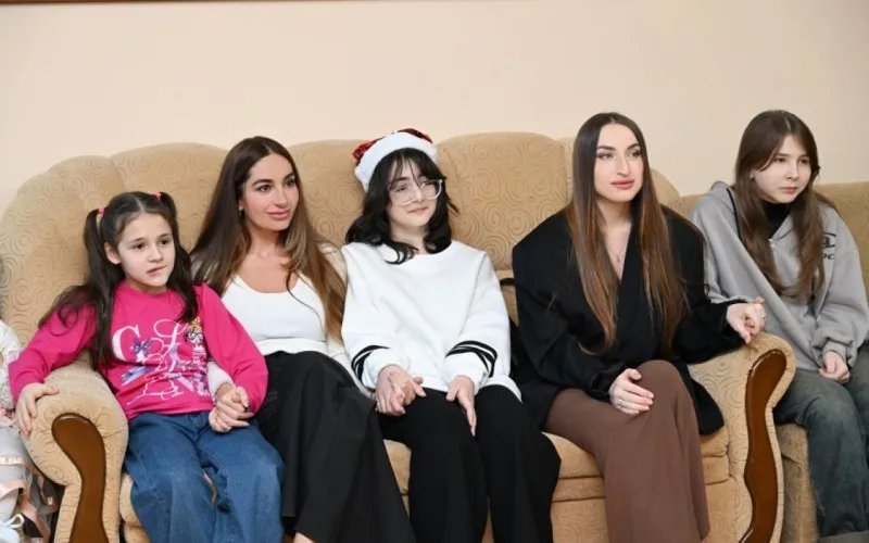 Arzu Əliyeva uşaqları ziyarət edib - FOTOLAR