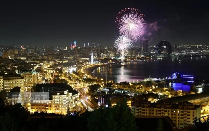 Bakıda atəşfəşanlıq oldu