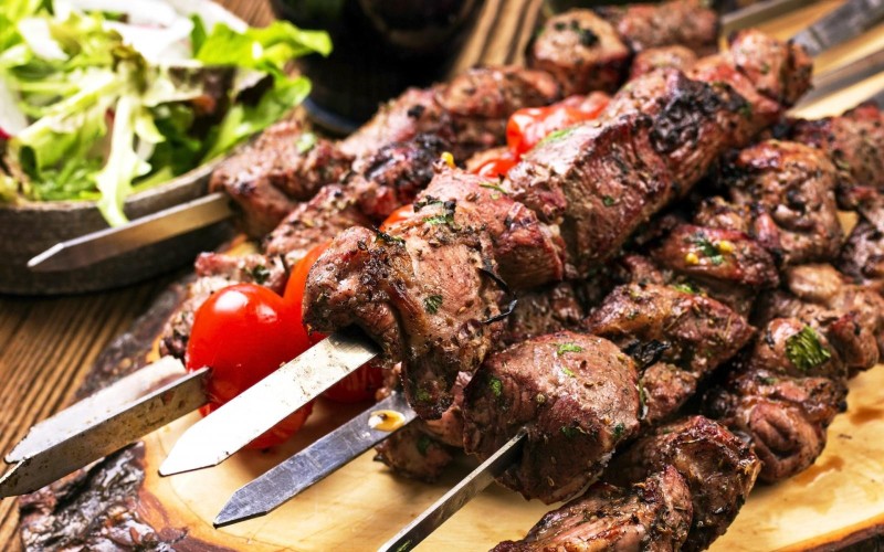 Yeni il gecəsi kabab yedi: 8 saat əməliyyat olundu