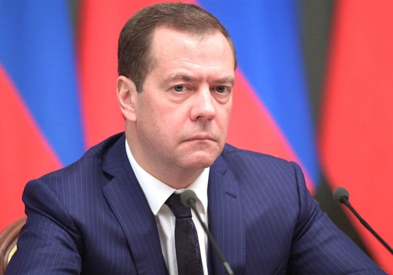 Medvedev: Zelenski siyasi düzgünlük qaydalarını pozdu