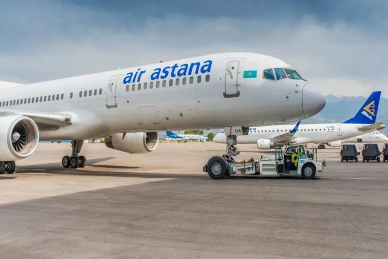 Almatıdan Antalyaya uçan təyyarə Aktauda təcili eniş edib