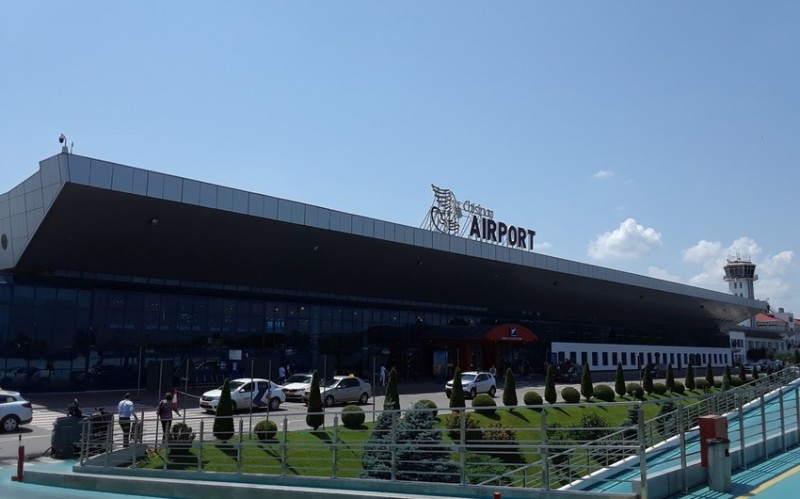 Kişineu aeroportunda həyəcan - sərnişinlər...