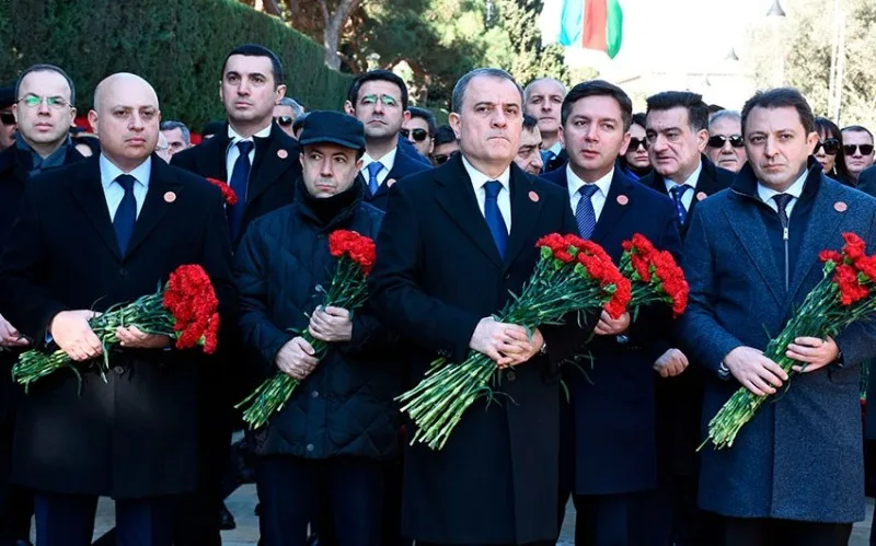 XİN rəhbərliyi və əməkdaşları Şəhidlər Xiyabanını ziyarət edib