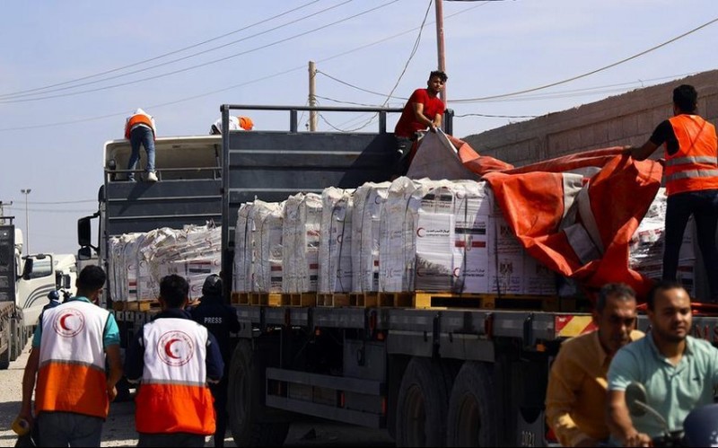 Qəzzaya humanitar yardım daşıyan 900-ə yaxın yük maşını gəlib