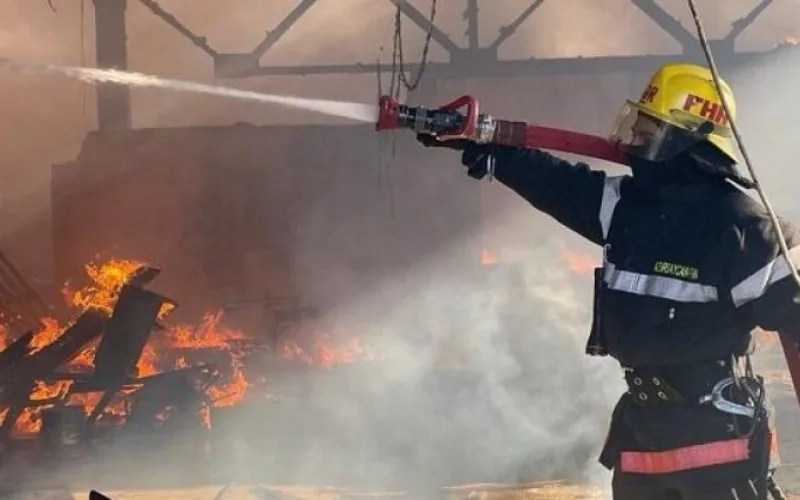 Bakıda anbar və sexdə yanğın olub