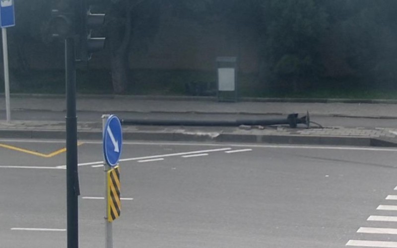 Bakıda yol qəzası: svetofor yararsız vəziyyətə düşüb