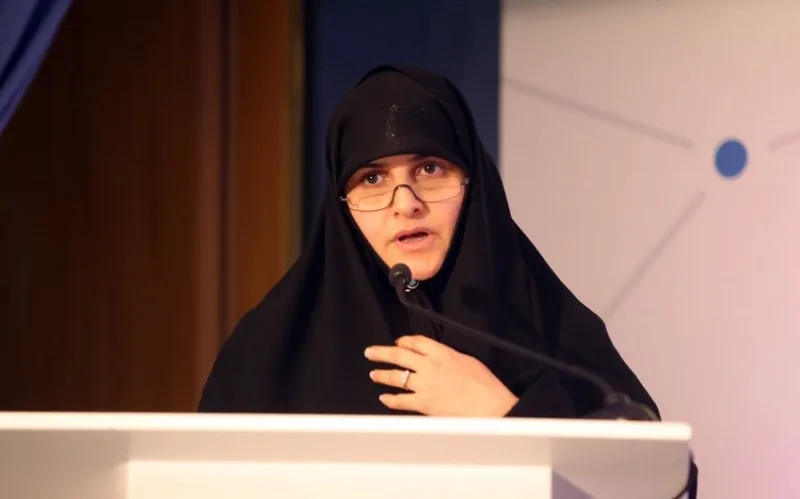 Rəisinin həyat yoldaşı vəzifəsindən kənarlaşdırıldı