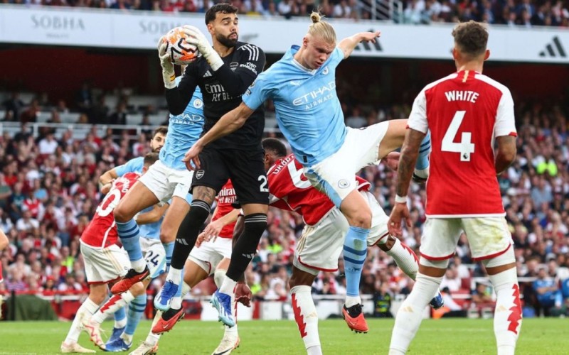 Arsenal Mançester Sitini darmadağın etdi