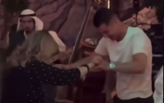 Ronaldo ad günündə anası ilə belə rəqs etdi - VİDEO