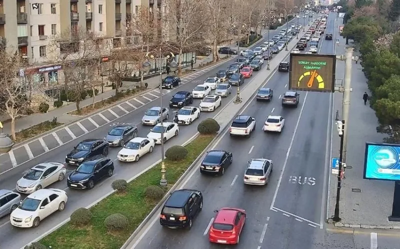 Bu yollarda tıxac var - SİYAHI
