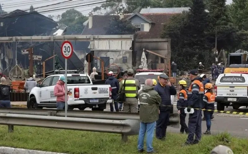 Braziliyada təyyarə qəzası - 2 ölü, 6 yaralı - YENİLƏNİB