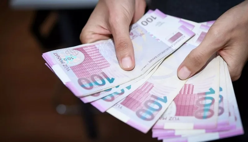 Qayınanasının 9 minini götürdü - özünə kostyum, telefon, araq aldı...