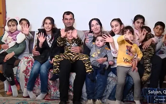 “Birinin şalvarı olmur, digərinin ayaqqabısı...” - Salyanda 10 uşaqlı ailə - VİDEO