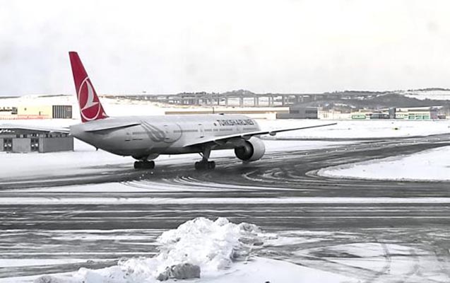 İstanbul hava limanı uçuşları dayandırdı