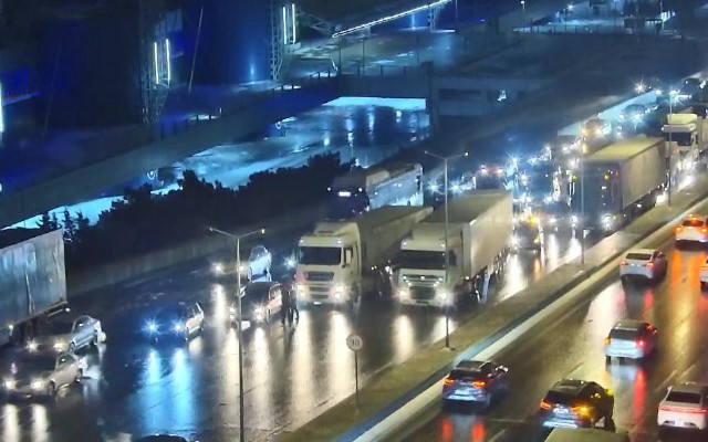 Bakıda buza görə bağlanan yol AÇILDI -YENİLƏNİB