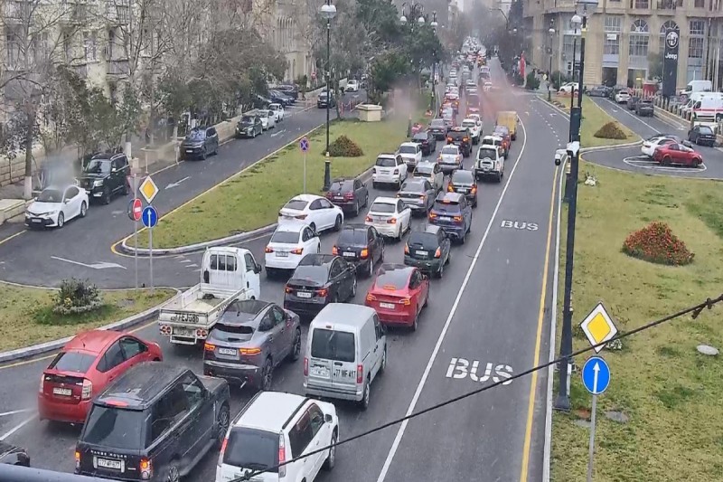 Bakıda sıxlıq olan yollar - SİYAHI