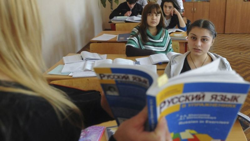 Azərbaycanda rus məktəbləri bağlanmalıdır? - Məqsəd milli kimliyi gücləndirməkdirsə, bunun yolu...