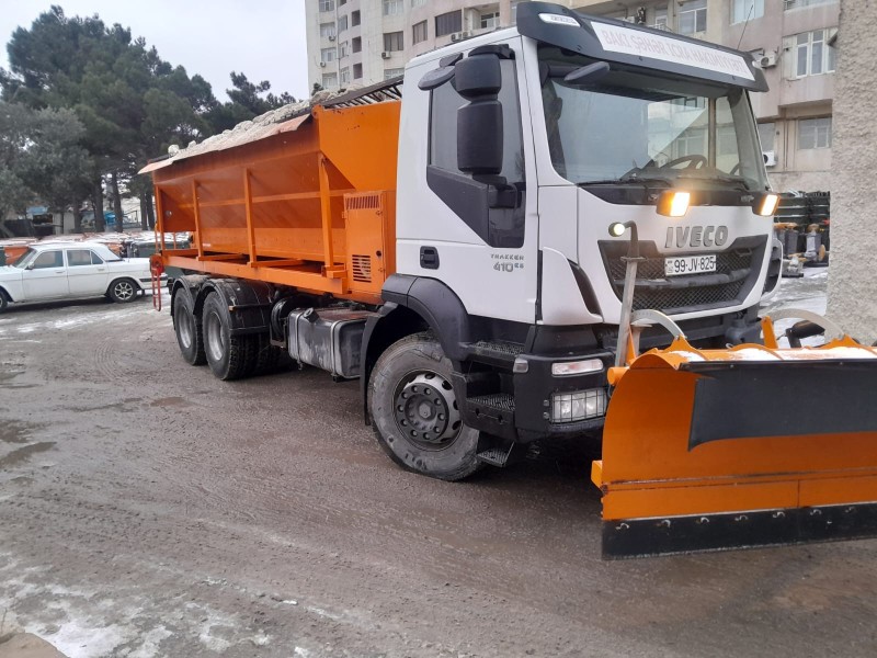 BŞİH: Qardan təmizlik işlərinə 100-ə yaxın xüsusi texnika cəlb edilib