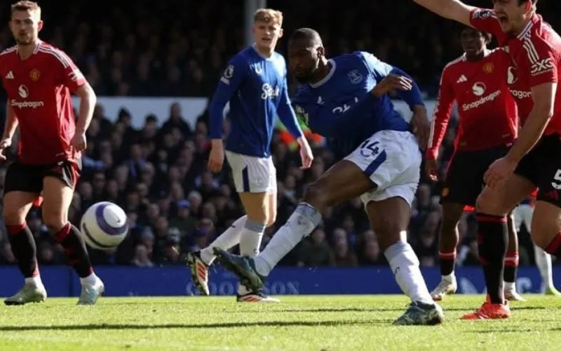 "Mançester Yunayted" "Everton"la heç-heçə etdi