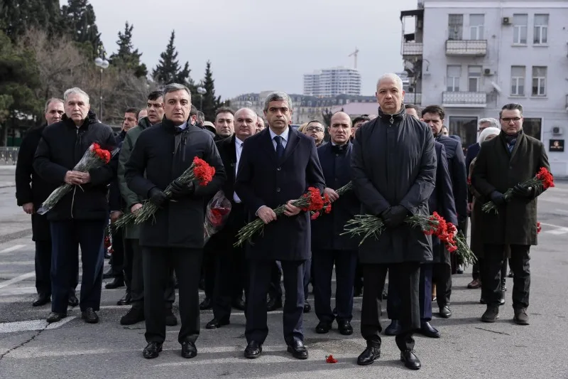 ƏƏSMN kollektivi Xocalı soyqırımı abidəsini ziyarət etdi - FOTOLAR