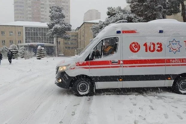 TƏBİB: Qarlı hava ilə bağlı təcili yardıma 17 nəfər müraciət edib