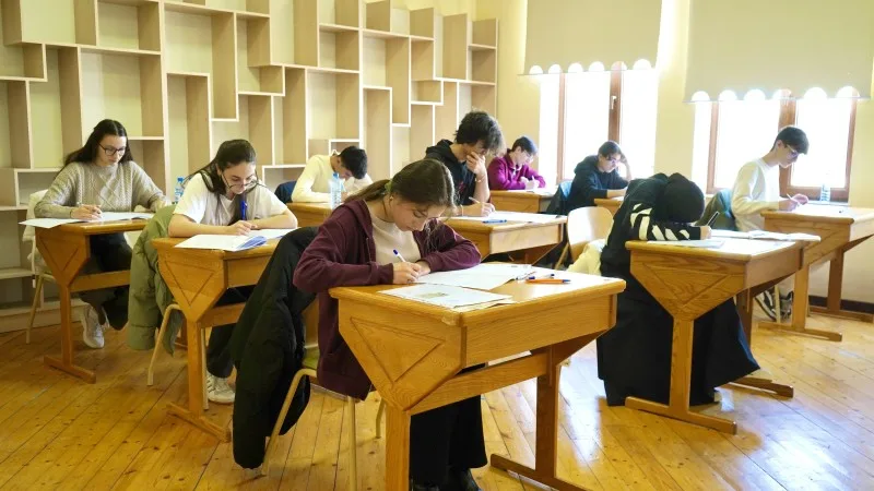 İmtahan sualları asan olsa da... - Bəzi testlərdə cümlə strukturu lazımsız dərəcədə mürəkkəbləşdirilir