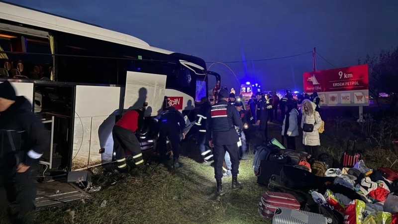 Tur avtobusu qəzaya uğradı: 37 nəfər...