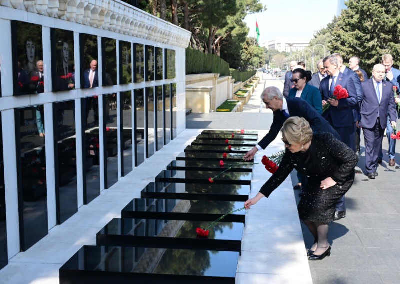 Matviyenko Şəhidlər xiyabanını ziyarət edib - FOTO