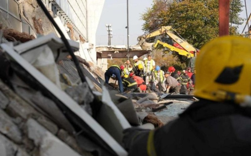 Serbiya vağzalında talvar uçdu: 16 ölü