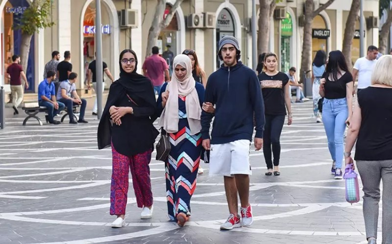 Bayram günlərində paytaxta turist axını var - VİDEO
