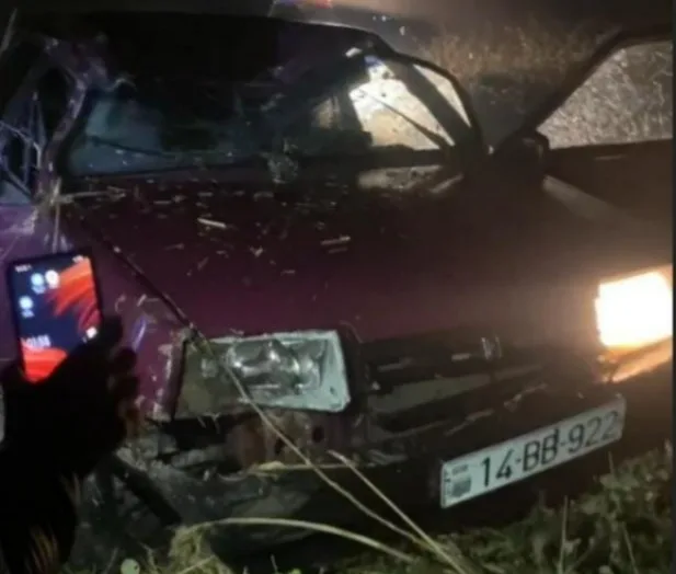 Avtomobil kanala düşdü