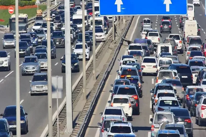 Aeroport şosesində yol qəzası: sıxlıq yaranıb