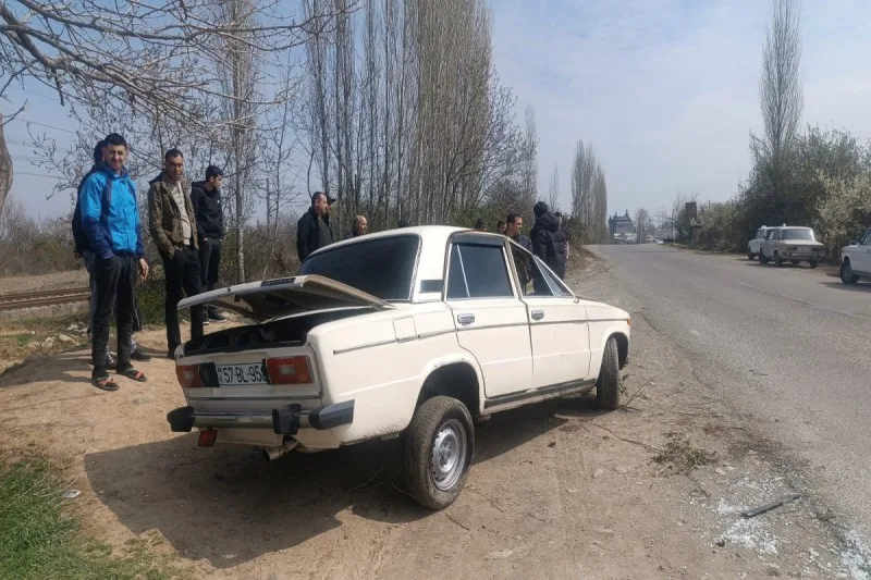 Tovuzda minik maşını aşıb