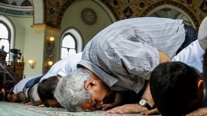 Məscidlərdə bayram namazı qılınıb - FOTOLAR - YENİLƏNİB