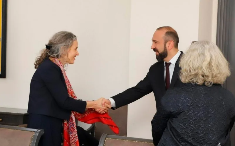 Mirzoyan Aİ nümayəndəsi ilə Azərbaycanla normallaşma prosesindən danışıb
