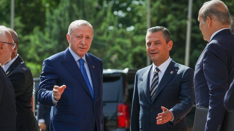 Ərdoğan Özgür Özəli məhkəməyə VERDİ 
