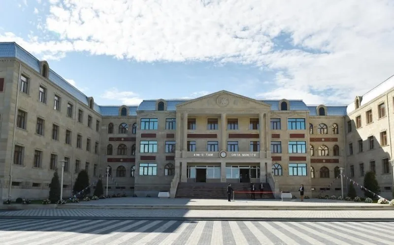 Gəncədə İNSİDENT: şagirdlər müəllimə xəsarət yetiriblər - YENİLƏNİB