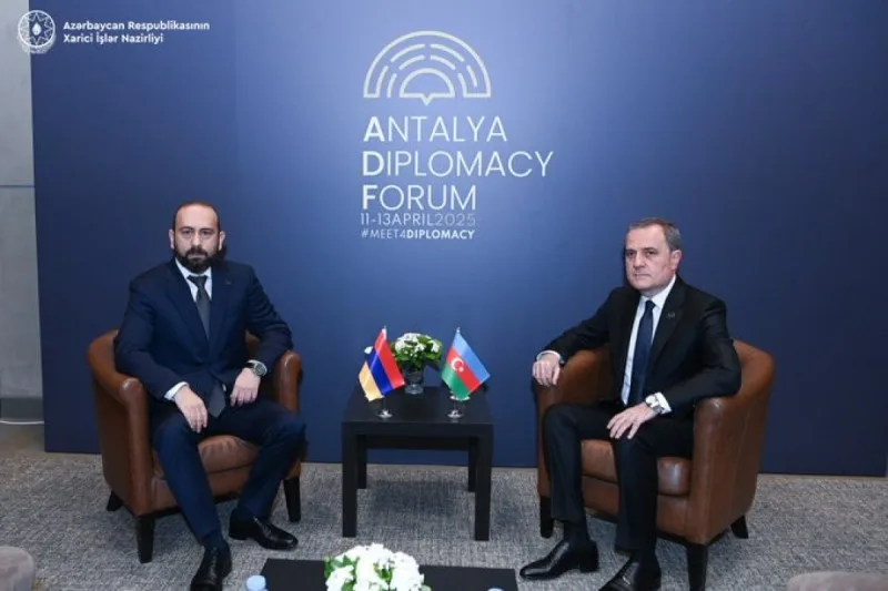 Bayramovla Mirzoyan Antalyada görüşüb