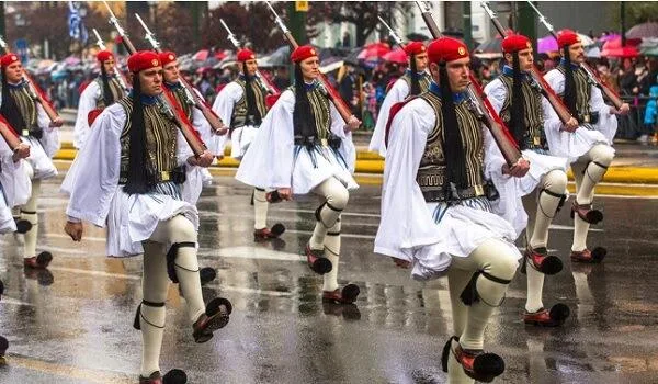 Yunanıstan öz hərbçilərini cəzalandırdı